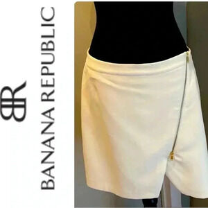 - Banana Republic skirt, off-white. NWT